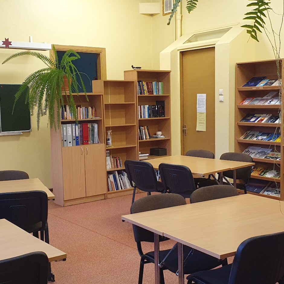 Tumes skolas bibliotēka, soli, grāmatu skapji