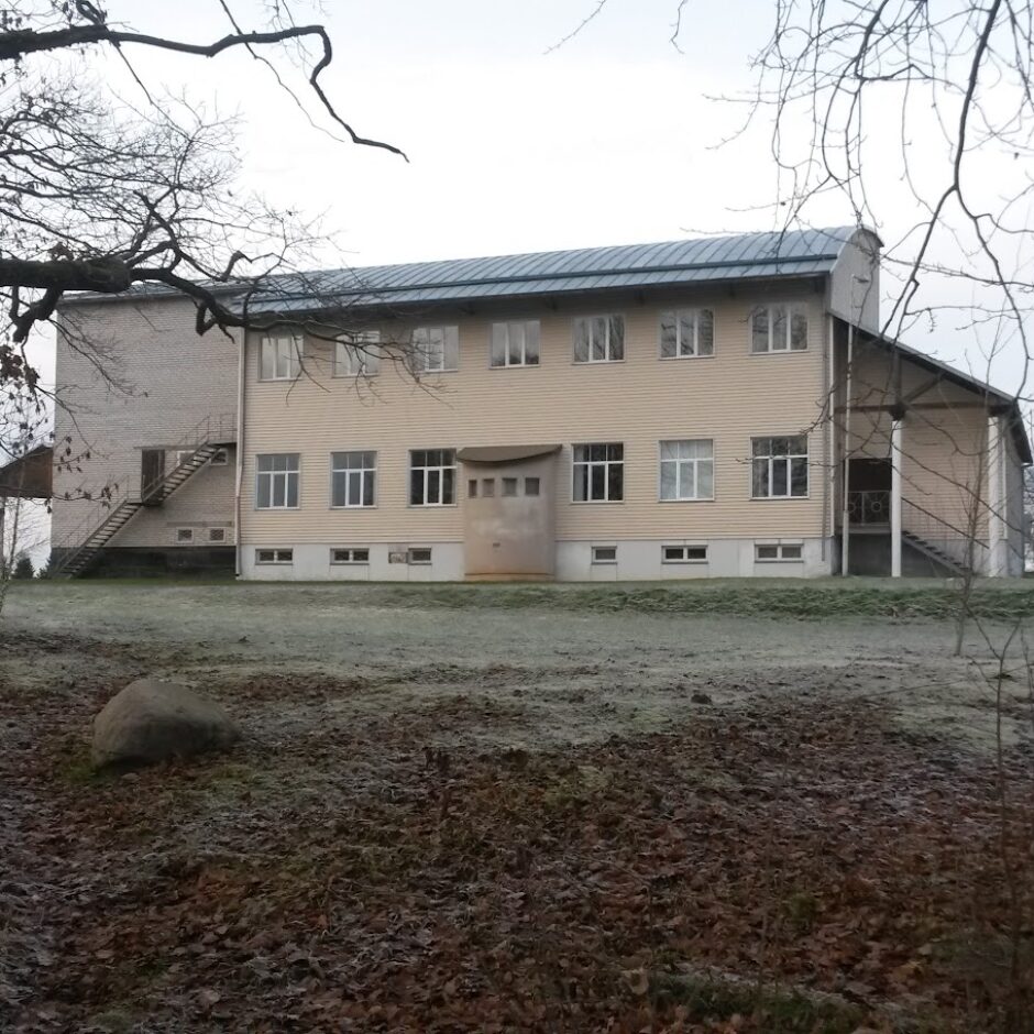 Tumes pamatskola pavasarī, jaunās piebūves skats