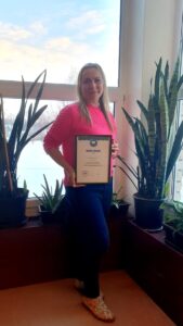 Iveta Zaharova ar uzdevumi.lv balvu