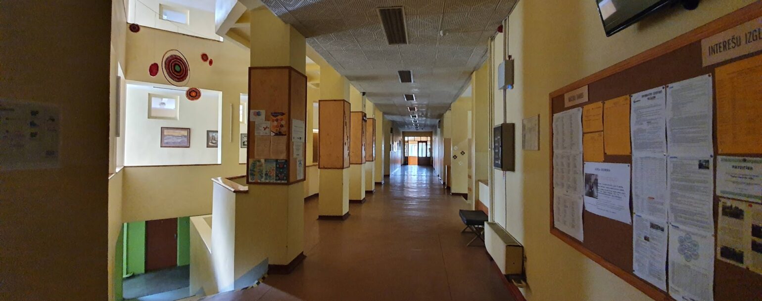 Tumes skolas 1. stāva gaitenis